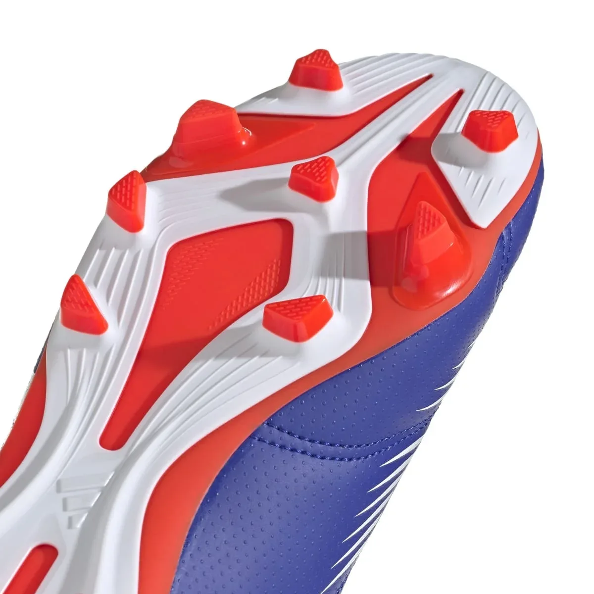 Chuteira Adidas Predator 24 Club Campo - Azul/Branco - foto 7